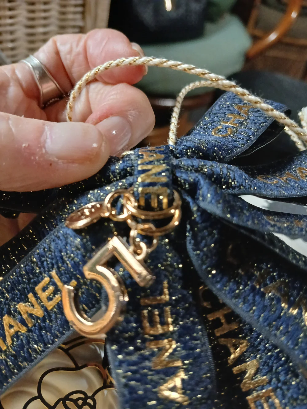 CHANEL Beaute' Navy & Gold Tweed Ribbon Charms White Camellia Diffuser W/Dabber